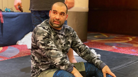 Травма от тренировки и операция сполетя Багата в САЩ