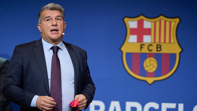 Президентът на Барселона Жоан Лапорта призова феновете на отбора да