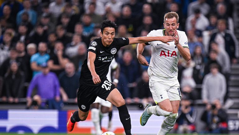 Айнтрахт Франкфурт ще бъде без защитника си Макото Хасебе до