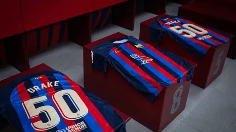 Барселона ще излезе в Ел Класико със специална фланелка в чест на музикална звезда