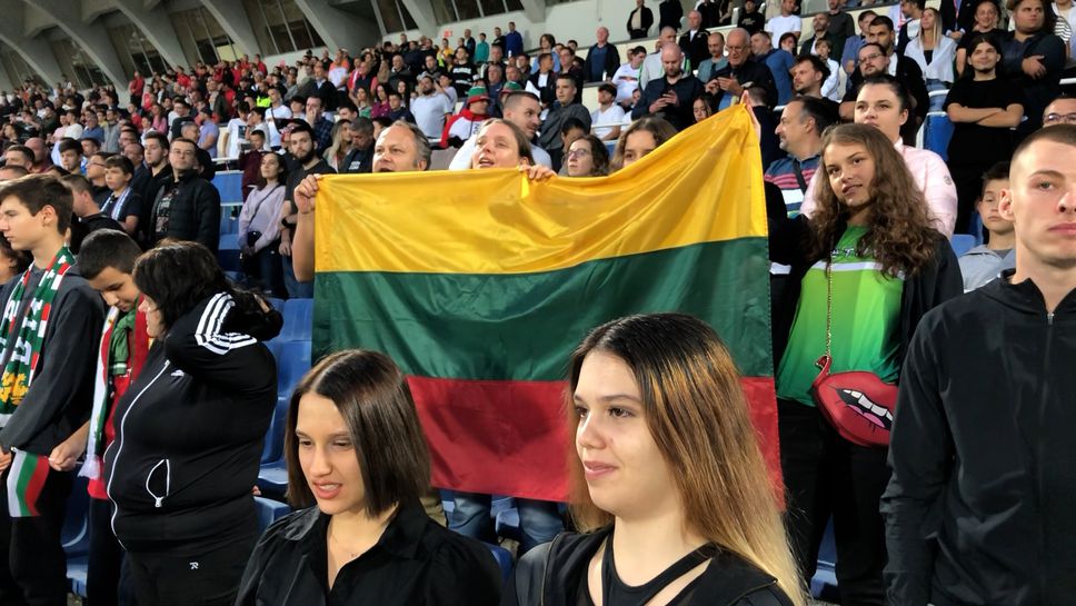 Химнът на Литва огласи стадион "Васил Левски" преди България - Литва