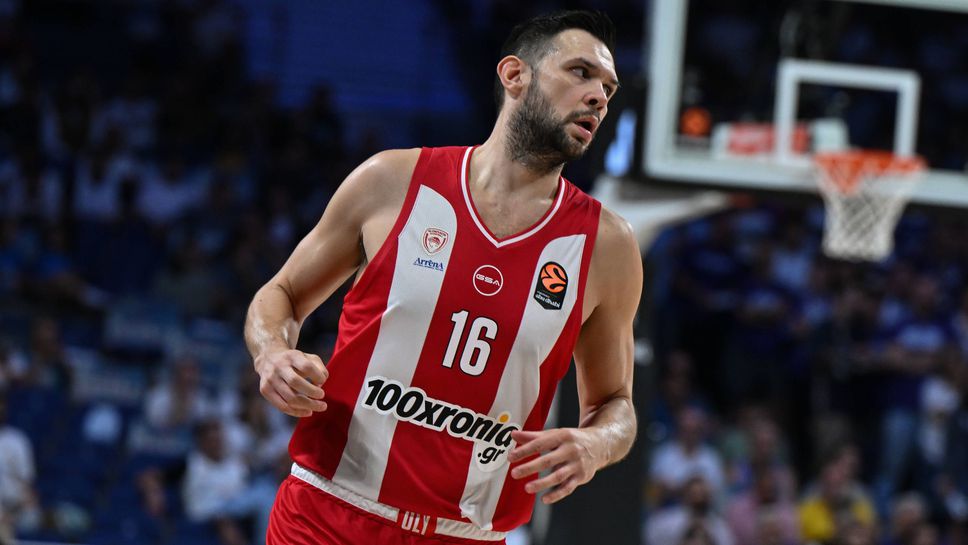 Съотборникът на Александър Везенков в Олимпиакос Костас Папаниколау е на