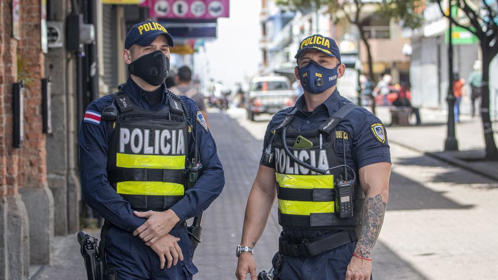 Полиция нахлу в съблекалнята на квалификационен мач за Мондиала