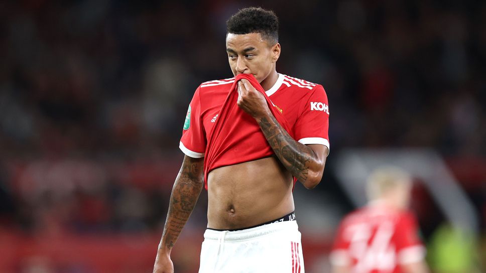 Манчестър Юнайтед няма да купува през януари, но някои играчи ще си тръгнат