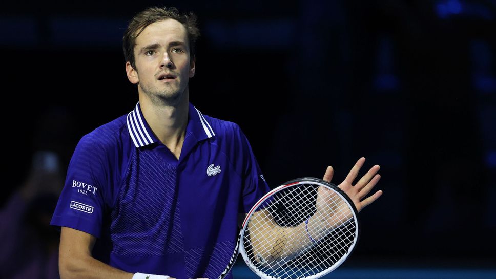 Медведев пречупи Хуркач на старта на Финалите