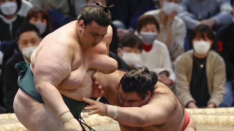 Даниел Иванов-Аоияма загуби втора поредна схватка на турнира по сумо