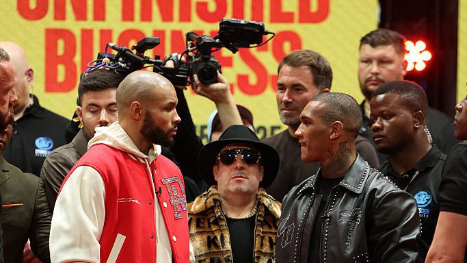 Британските боксьори в средна категория Крис Юбенк младши и Конър Бен