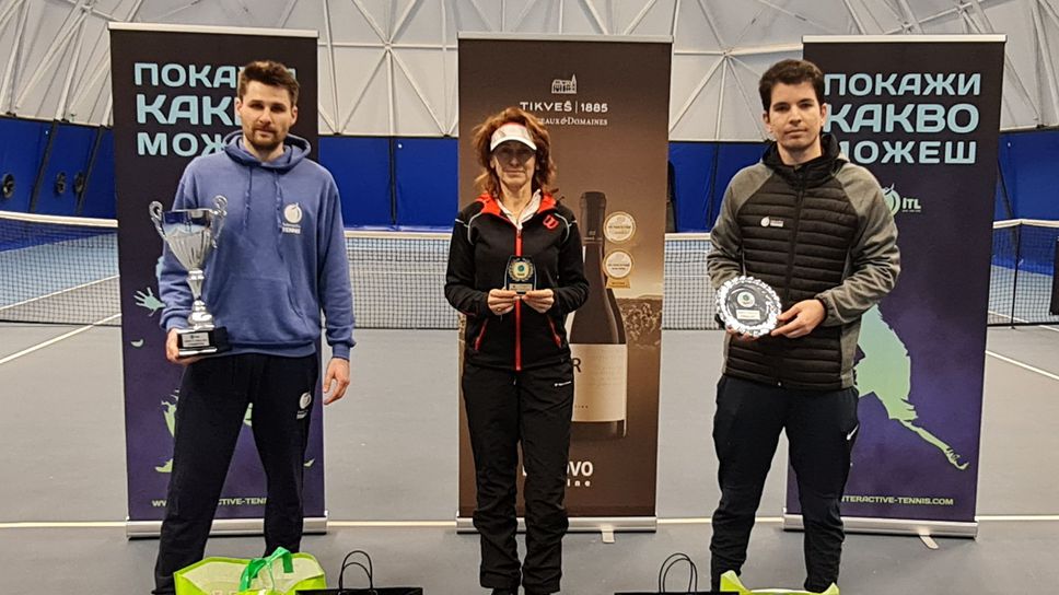 Матеуш Ейсмонт триумфира във финалния Мастърс на Интерактив тенис