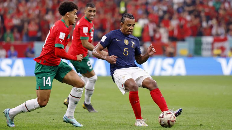Защитникът на Франция Жул Кунде сподели мнението си за 1 2 финалния