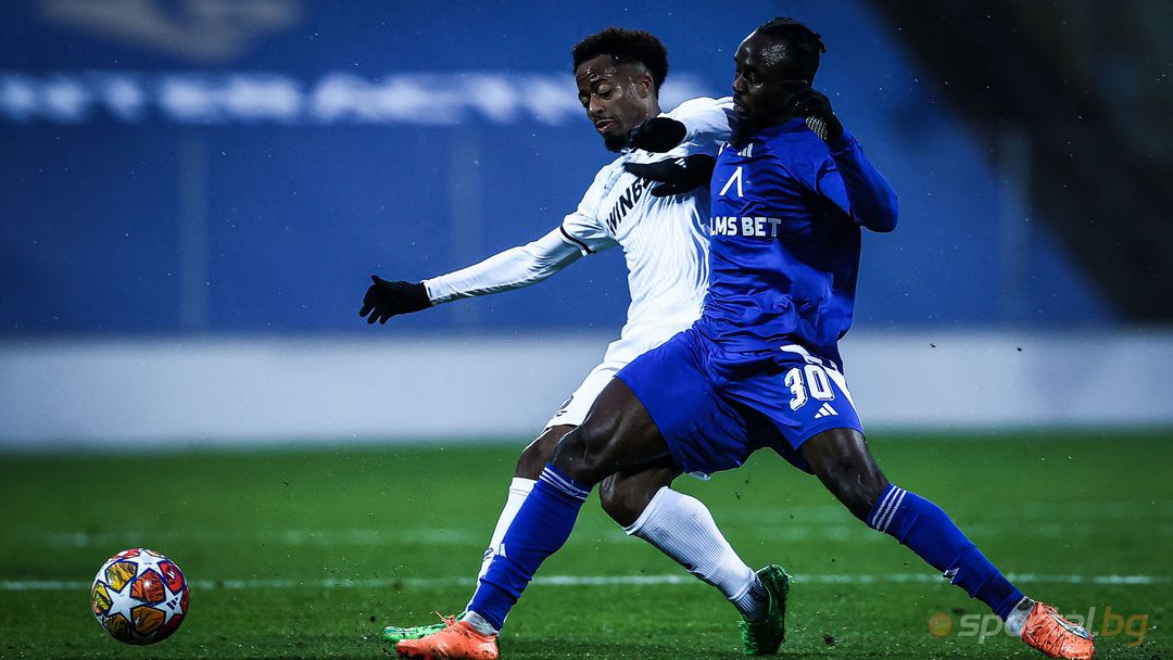 Украинци искат да задържат халф на Левски