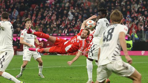 Байерн едва се спаси от шокираща загуба срещу последния