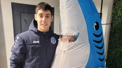  Отбор от Италия предложения на проби гений на Черноморец (Бургас) 