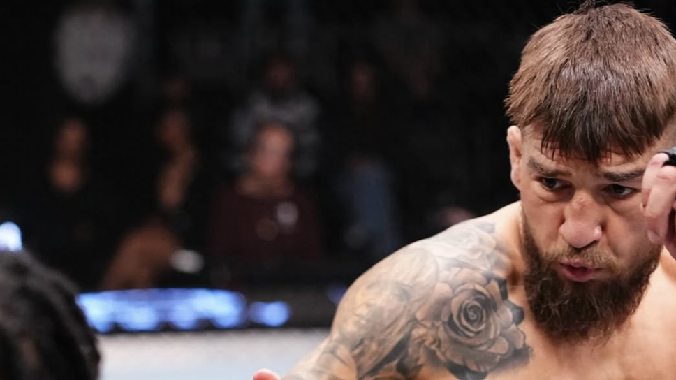 Ярослав Амосов направи впечатляващо представяне в своя дебют в UFC