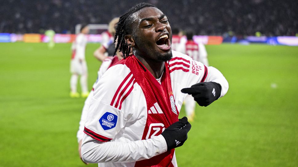 Отборът на Аякс записа домакински успех с 2 0 над Фейенорд