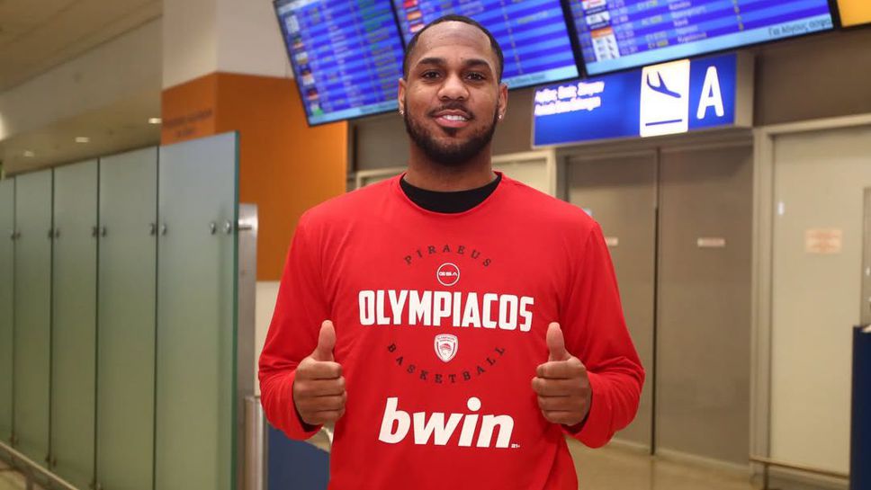 Новото трансферно попълнение на Олимпиакос Монте Морис пристигна в Атина