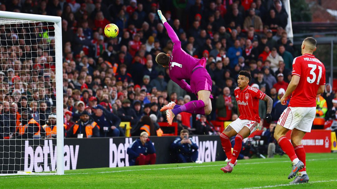 Нотингам Форест разби Тотнъм, Викарио отново на мушката