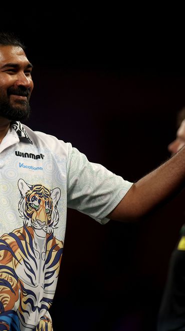 Исторически успех за индиец на Световното по дартс, първо голямо име напусна турнира