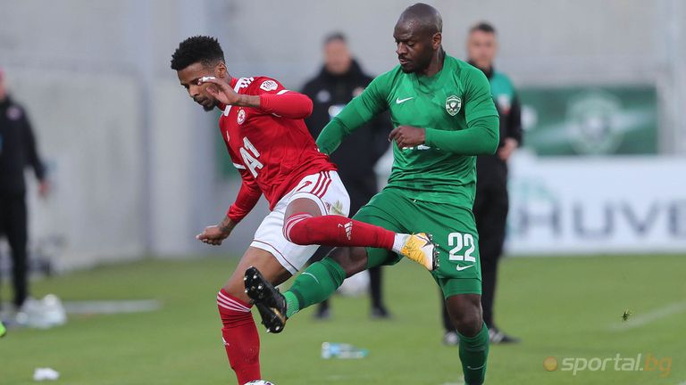 Няколко отбора от Франция проявяват интерес към защитника на Лудогорец