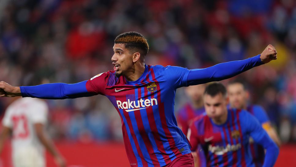 Защитник на Барселона не мисли за Реал Мадрид, но има важно условие