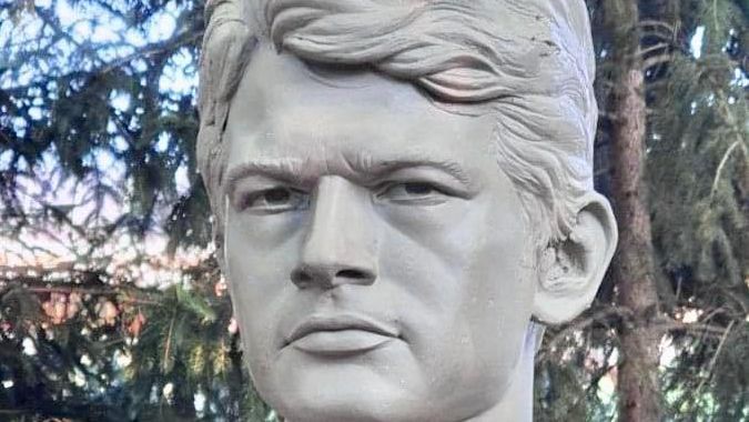 Издигат паметник на Гунди в Редута