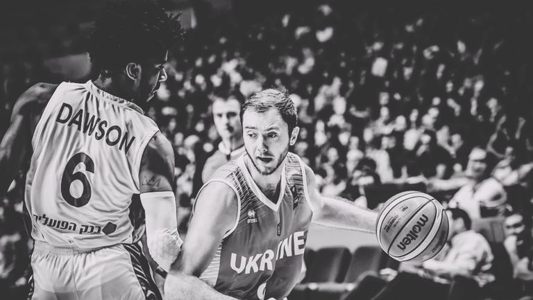 Бившият украински национален състезател по баскетбол Руслан Отверченко е починал