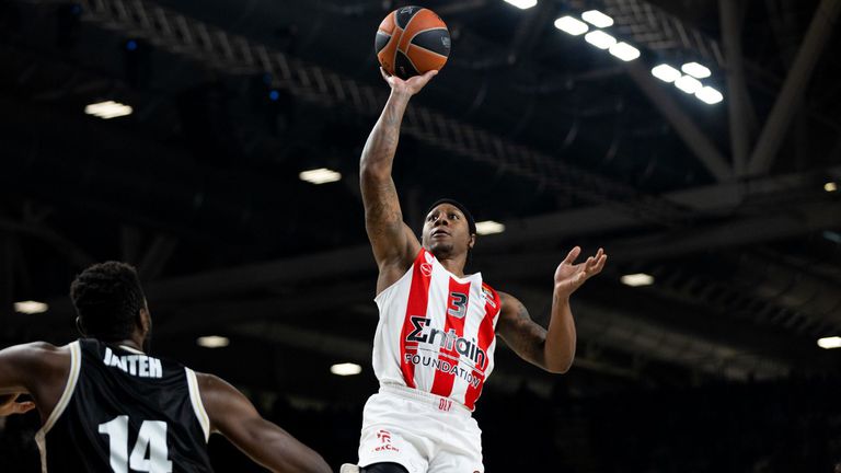 Гардът на Олимпиакос Айзея Кенън е бил изписан от болницата