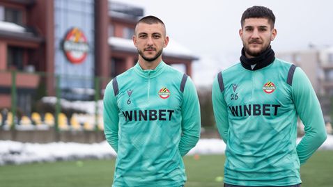 Ботев (Пд) подписа професионални договори с двама от талантите си