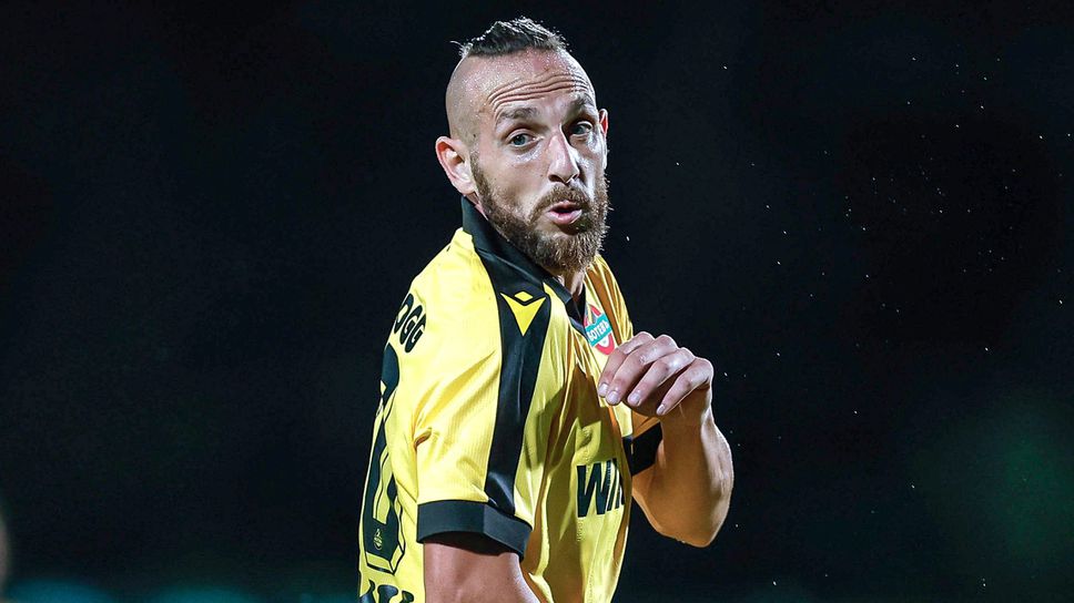 Нападателят Стивън Петков продължава да тренира с Ботев Пловдив Както