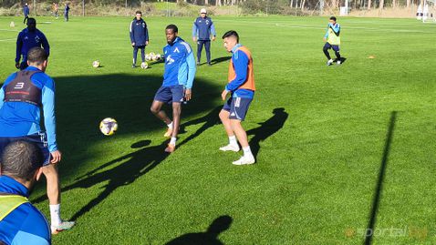 Левски тренира без Камдем, чака се Флекса