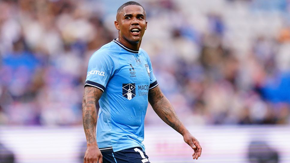 Бившият бразилски национал Дъглас Коща ще осъществи сензационен трансфер в