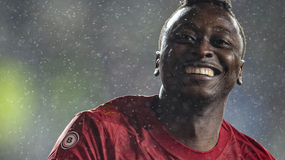 Валенсия не допусна изненада и си тръгна с победа от