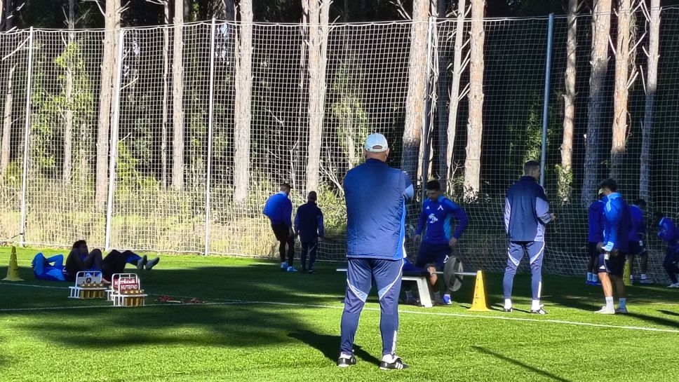 Левски тренира без Камдем, чака се Флекса