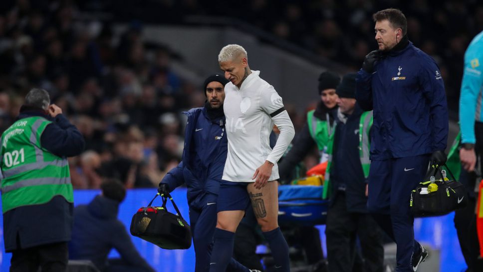 Нападателят на ТотнъмРичарлисон ще пропусне около седем седмици заради контузия