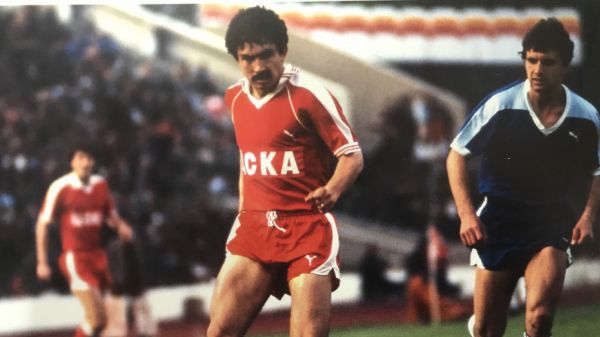 Днес легендарният футболист на ЦСКА Цветан Йончев празнува своя 66 и