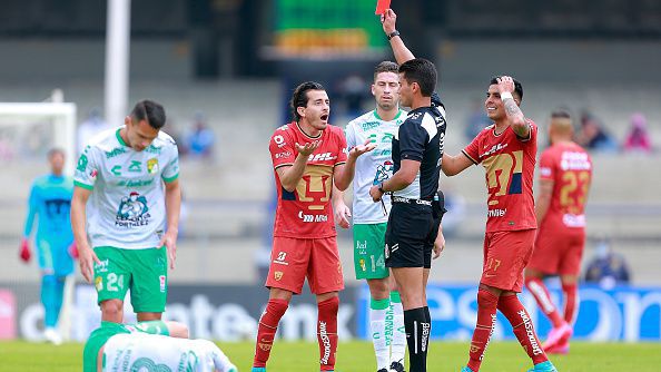 Футболист в Мексико помогна за отмяната на червен картон на съперник