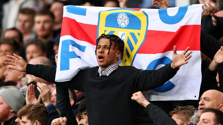  Полицията в Англия употребява пикантен спрей против почитатели на Лийдс 