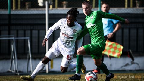  Крило от Фратрия кара проби в Спартак (Варна) 