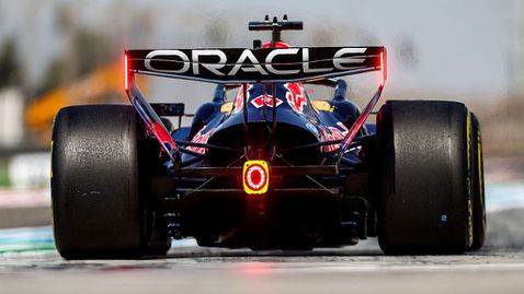 Ред Бул тества промените по RB22 на „Силвърстоун“