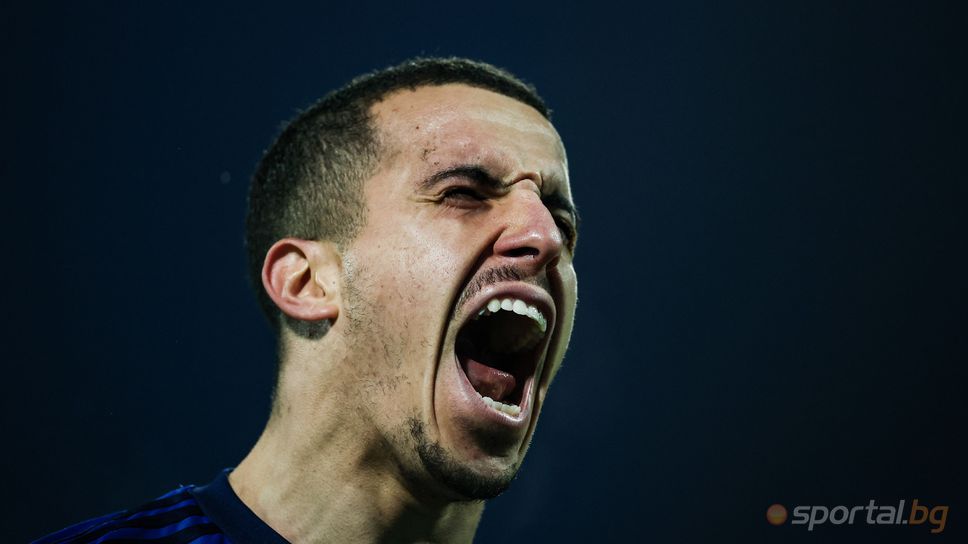 Футболистът на ЛевскиАкрам Бурас отново получи похвали в родината си Алжир