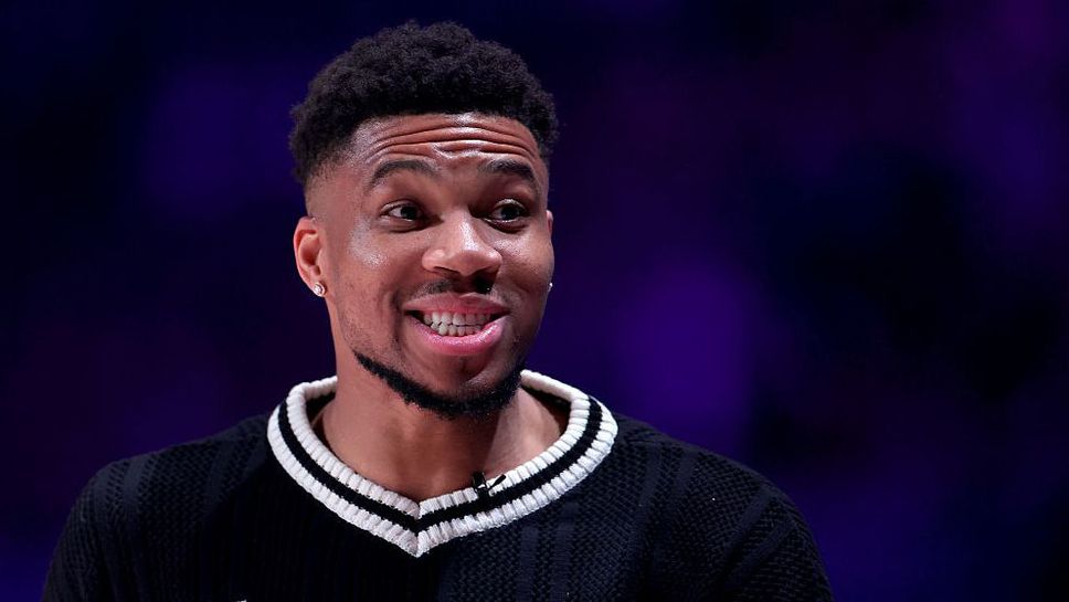 Гръцката звезда на Милуоки Бъкс Янис Адетокунбо остава силно свързан