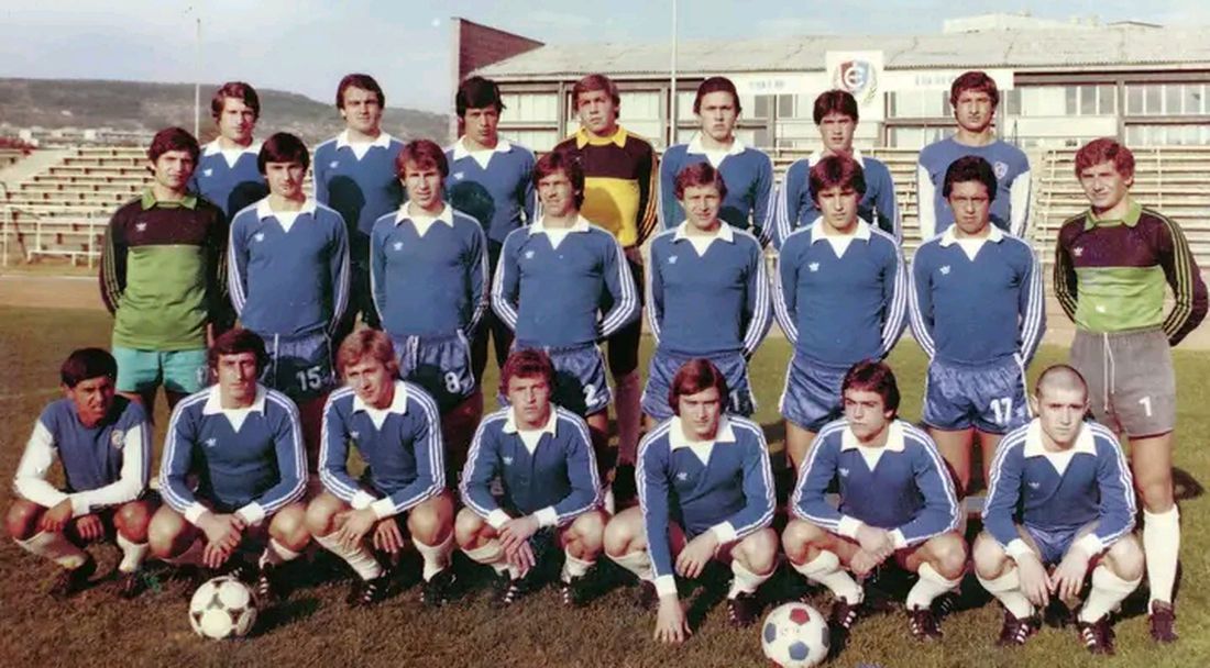 Химн и публика носят победа на "соколите" в знаменит мач преди 45 години