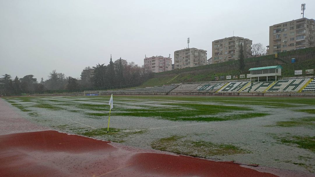 Дъжд дави Сандански - мачът с ЦСКА II едва ли ще започне