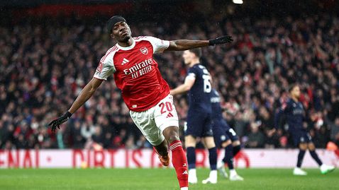  Арсенал се забавлява половин час против Уигън и това бе изцяло задоволително за 1/8-финал 