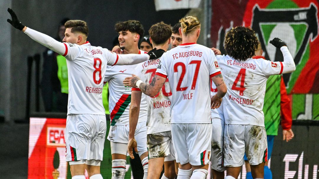 Аугсбург с труден успех срещу последния