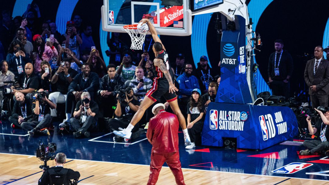 Крило на Маями Хийт триумфира в конкурса по забивки