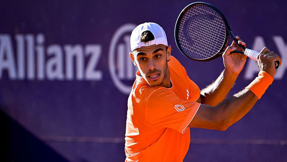 Поставеният под номер 1 в схемата представител на домакините Франсиско