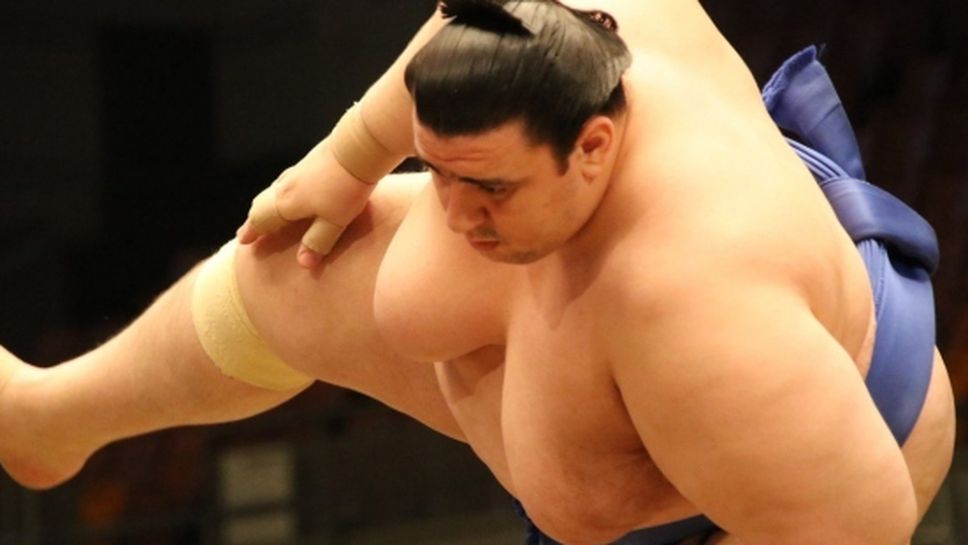 Даниел Иванов-Аоияма стартира с победа на турнира по сумо в Токио