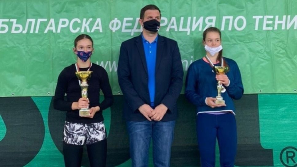 Александър Василев и Ева Николова са шампиони на ДП по тенис на закрито до 14 г.