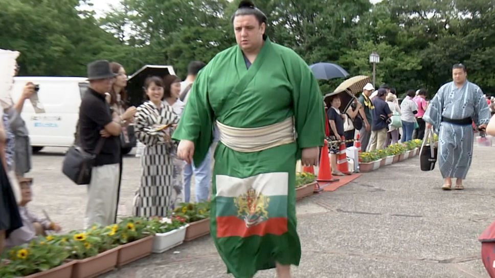 Аоияма с победа в 13-ия кръг на турнира по сумо в Нагоя