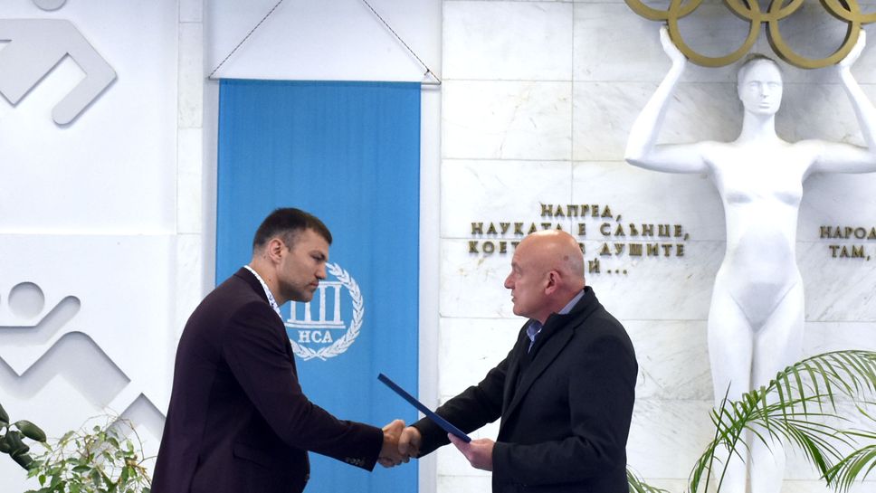 НСА удостои Тервел Пулев със сертификат за доброволчество